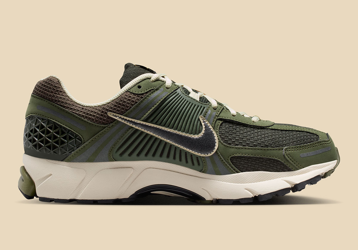 Nike Zoom Vomero 5 Army Olive