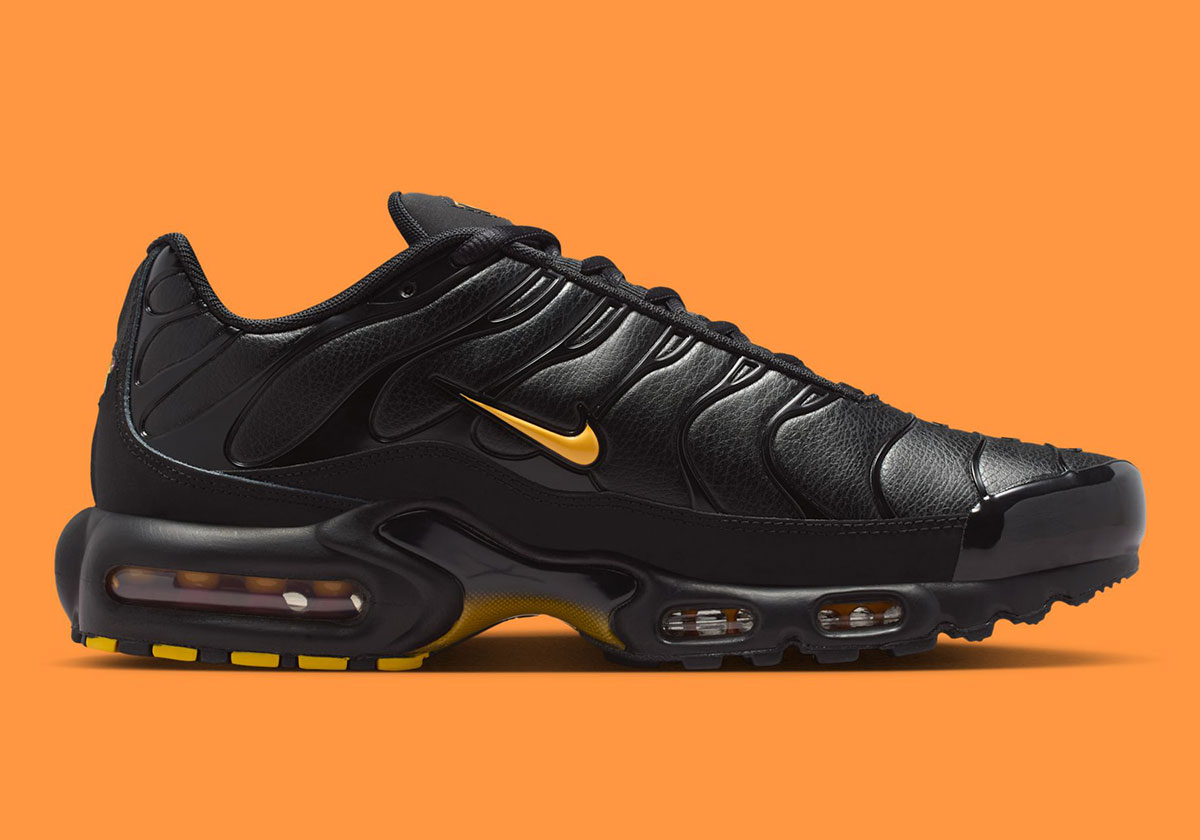 Nike Air Max Plus Leather Black Orange 2026