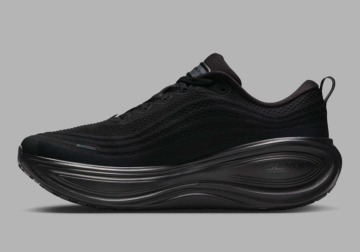 Nike Vomero Plus Stealth Mode