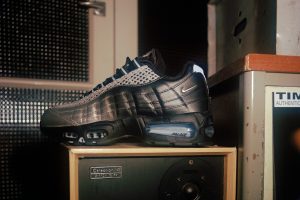 Palace x Nike Air Max 95 Metallic Silver 2026 IQ7708-095