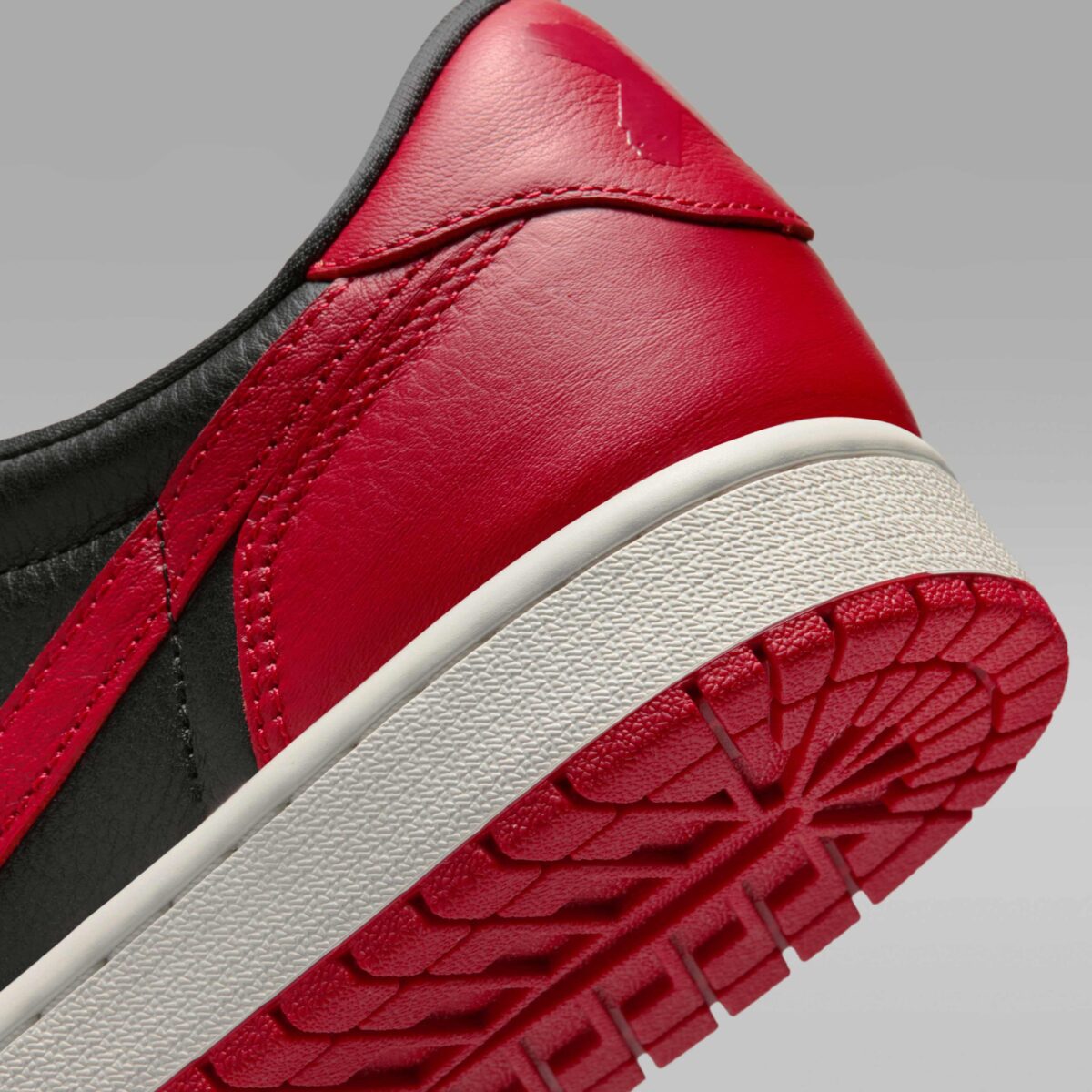 Air Jordan 1 Low OG Banned 2026 IW6276-001