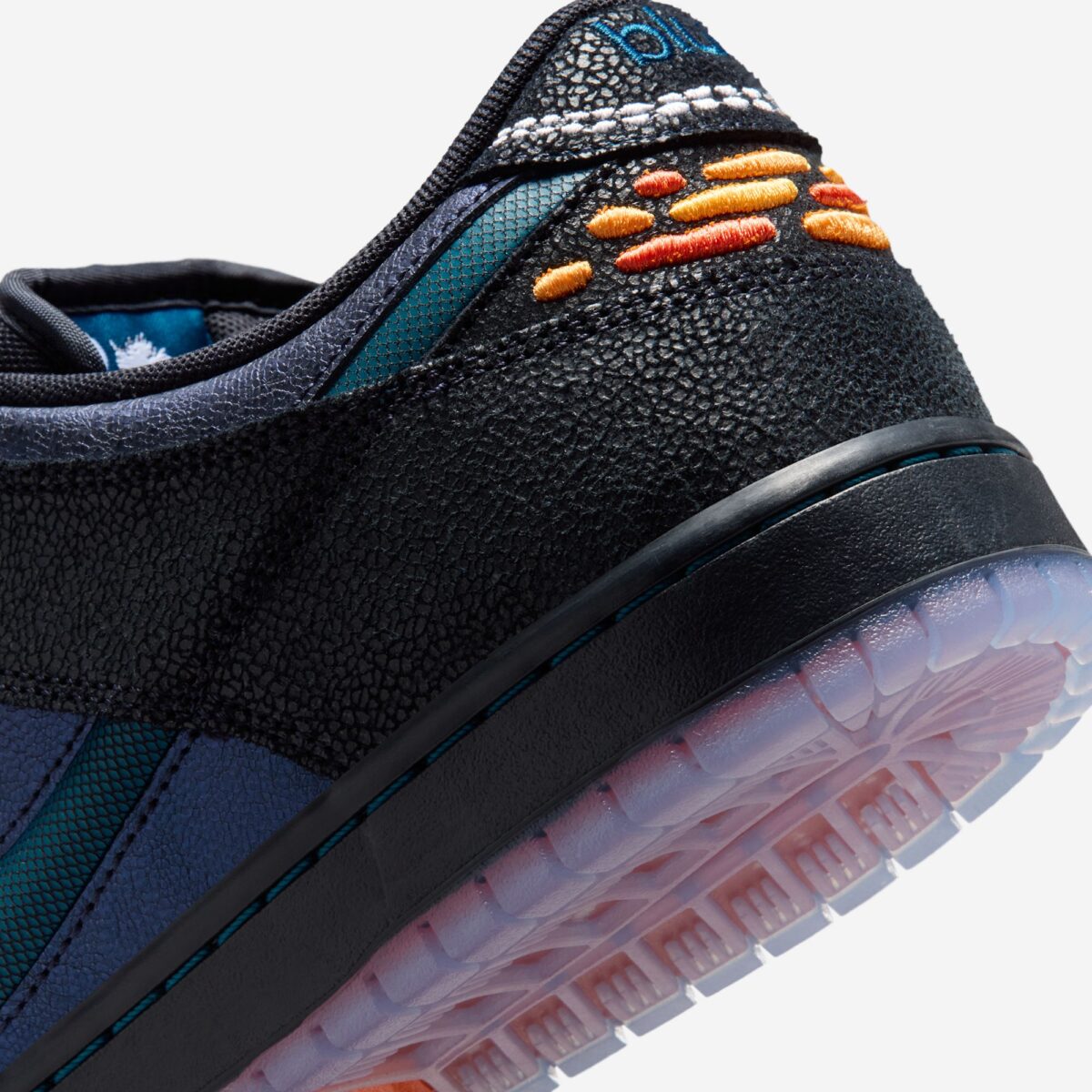 Bluetile x Nike SB Dunk Low Butterfly 2026  IQ1323-001