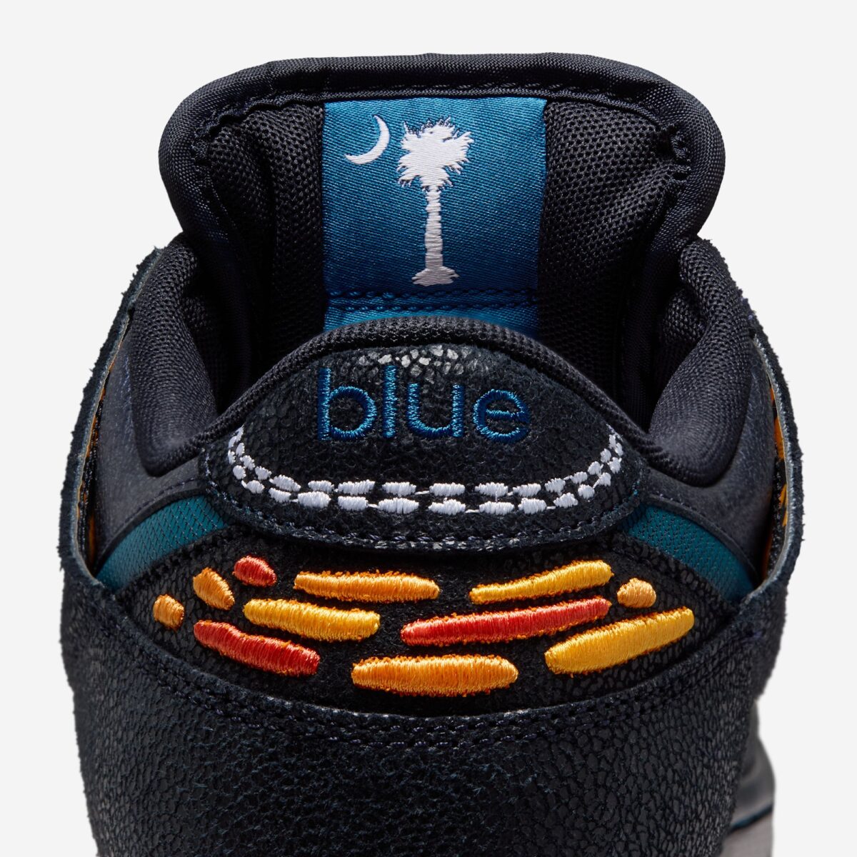 Bluetile x Nike SB Dunk Low Butterfly 2026  IQ1323-001