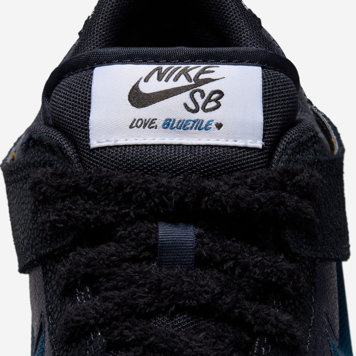 Bluetile x Nike SB Dunk Low Butterfly 2026  IQ1323-001
