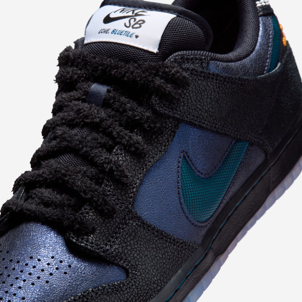 Bluetile x Nike SB Dunk Low Butterfly 2026  IQ1323-001