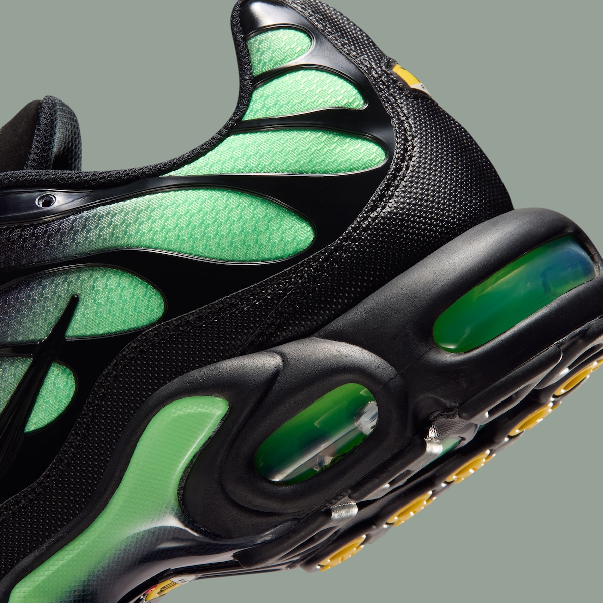 Nike Air Max Plus Black/Illusion Green 2026 DM0032-043