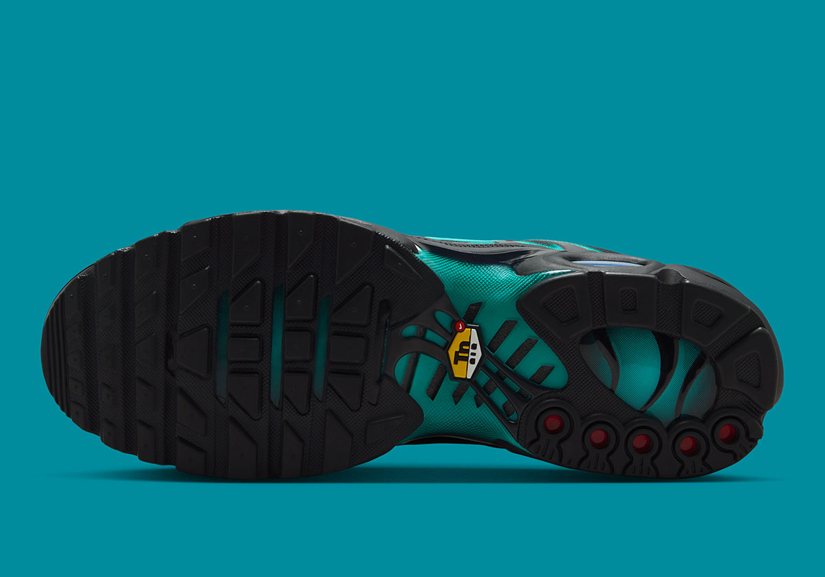 Mens Nike Air Max Plus 2026 IV5756-001