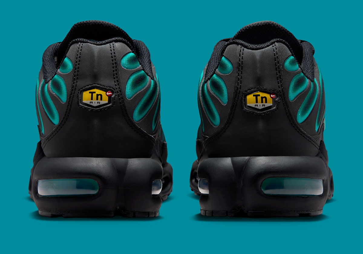 Mens Nike Air Max Plus 2026 IV5756-001