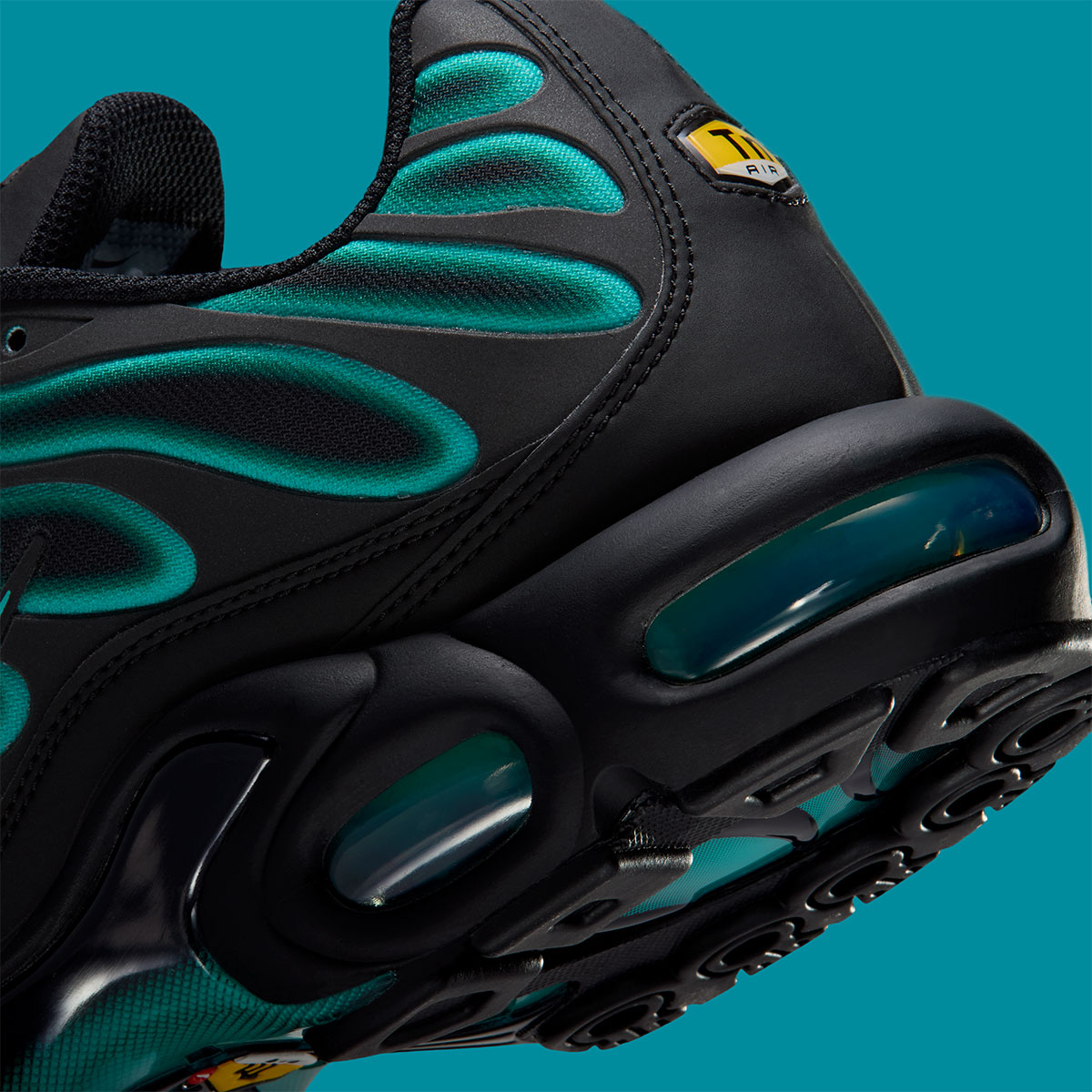 Mens Nike Air Max Plus 2026 IV5756-001